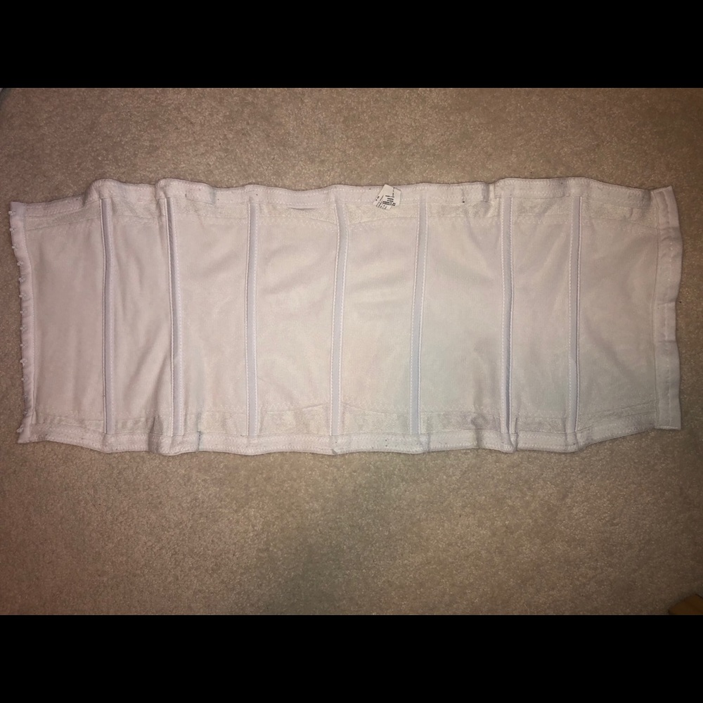 Corset - Picture 2 of 4